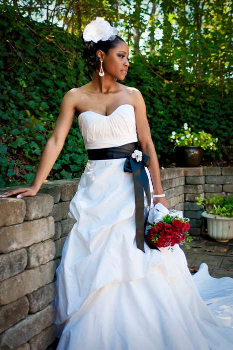 elegant bride with red roses at wedding venue